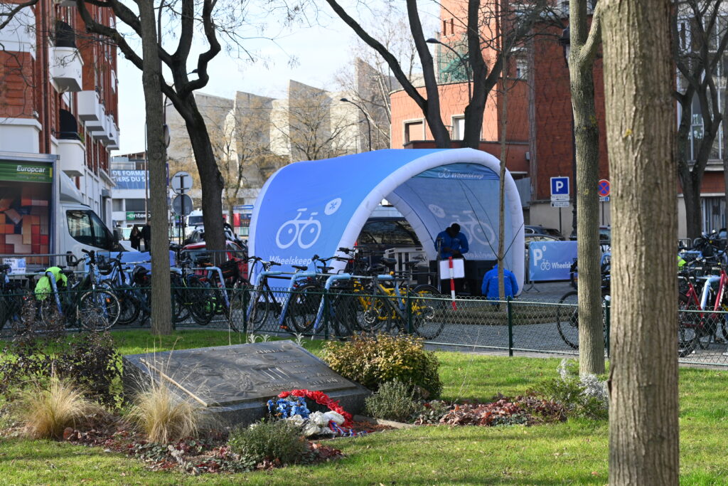 Ingresso del parcheggio per biciclette a tenda Paris Saint Germain Parking Wheelskeep