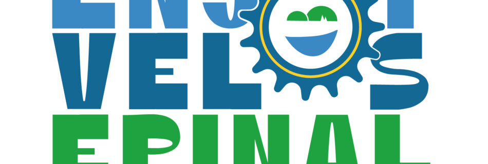 Logo con grandi lettere blu con un ingranaggio blu e un emblema circolare che mostra colline verdi e un fiume blu, seguito dal testo verde "EPINAL" e lo slogan "& SON AGGLOMERATION" sotto.